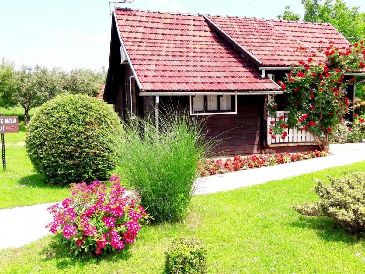 Nela Apartment Smoljanac Esterno foto