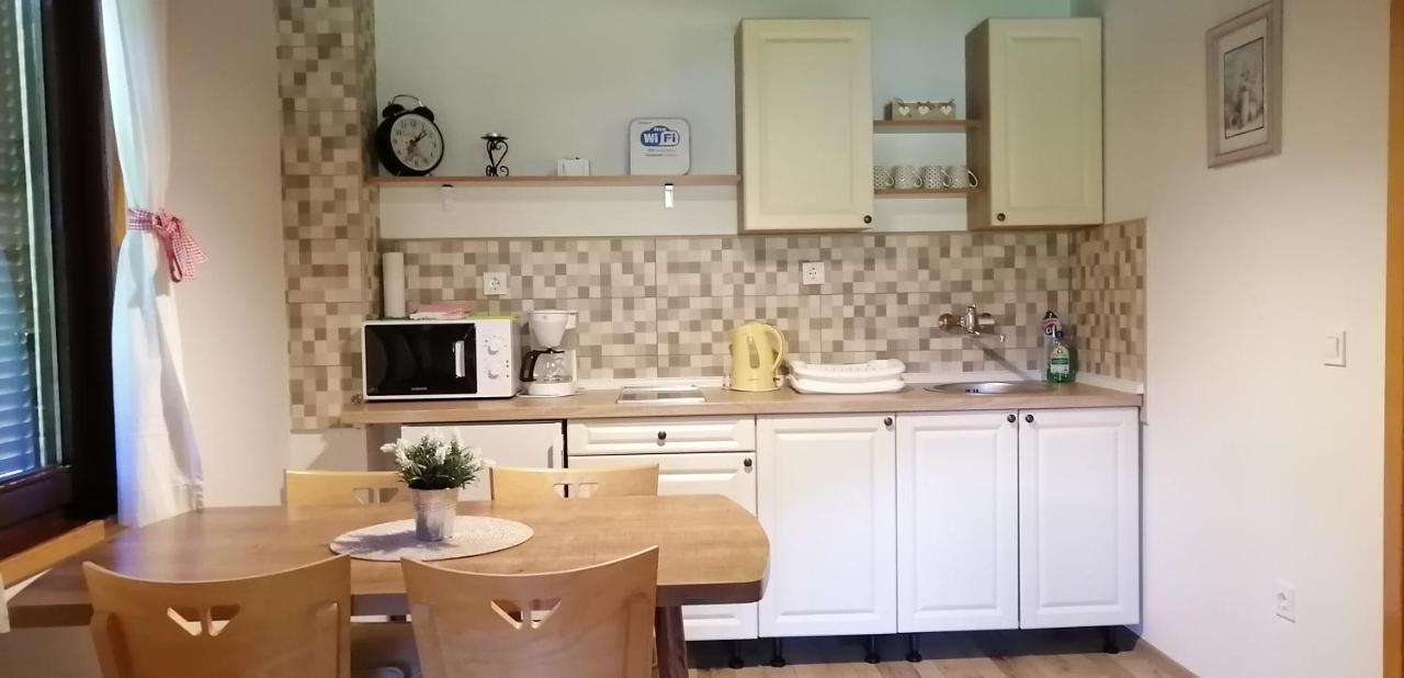 Nela Apartment Smoljanac Esterno foto