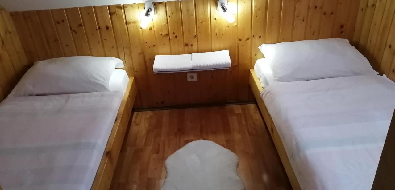 Nela Apartment Smoljanac Esterno foto